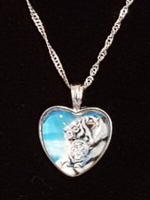 Halskette mit Anhänger Herzform 2 weiße Tiger Katze Cabochon  silber  #K10