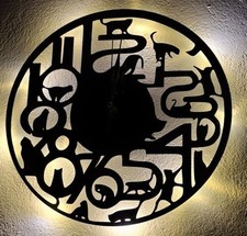 Handgemachte Wanduhr aus