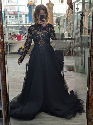Schwarzes ballkleid mit - schwarzes,