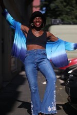 Vintage Y2K Schlagjeans | 70er Flower Power Denim | Bestickte Boho Hose DE36-38