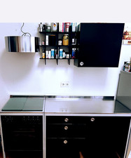Küchenzeile mit Backofen mit