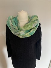 * hübsches, großes Tuch Schal Grüntöne, Batikdruck