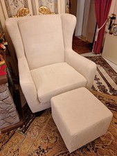 Ohrensessel mit Hocker