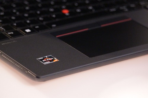 P16v 7640hs 1tb 32gb - tp,