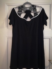 Chice Offshoulder TUNIKA mit kleinen Ärmeln, raffinierter Schnitt, ausgestellt