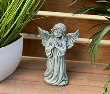 Steinfigur betender Engel