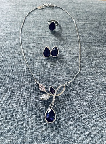 Modeschmuckset mit lila