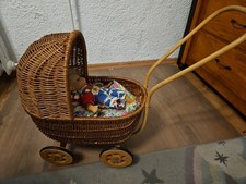 Puppenwagen aus Korbgeflecht