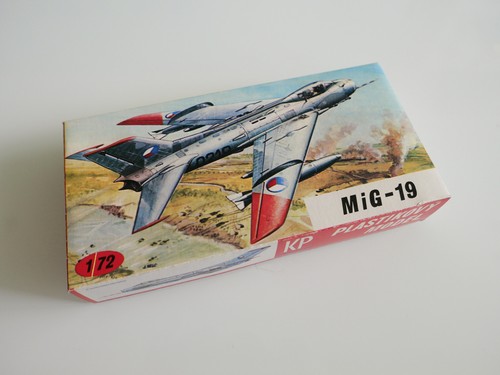 Plastikovy flugzeugmodell - plastikovy,