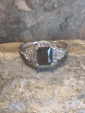 Damen Ring Gr 60 in Silber Schwarzer Stein mit vielen Zirkonias geziert elegant