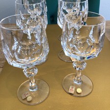 6.  Weißweingläser