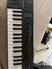 Native Instruments Komplete Kontrol M32 Micro-sized Keyboard Midi Controller