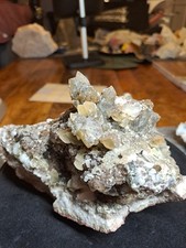 Rauchquarz-Druse mit Calcit-Bewuchs Idar-Oberstein, 1644 g, UV-aktiv Mineralien