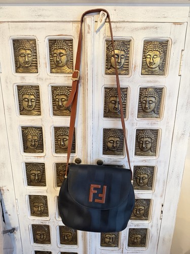 Fendi pequin vintage crossbody - fendi,