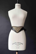 Vintage Kolster Taillengürtel – schwarzes Leder, goldene Nieten, 80s Power