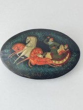 Russische Lackbrosche