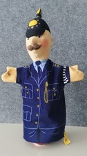 Steiff Polizist Wachtmann Handpuppe Kasperle Puppentheater 7057/28 Knopf Fahne
