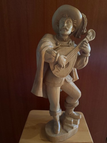 Handgeschnitzte holzfigur mann - handgeschnitzte,