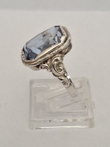 Antiker ring mit blauem - antiker,