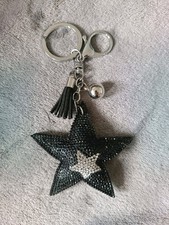 Schlüsselanhänger schwarzer Stern mit Glitzer, Kugel und Quaste