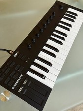 KOMPLETE KONTROL M32 MIDI