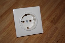 Gira Standard alt (70 x 70 mm) in cremeweiß Steckdose Steckdosenblende Blende