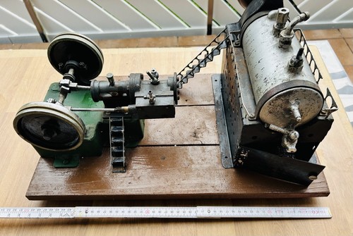 Große schwere dampfmaschine - große,