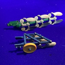 X2 Britains Pflüge 1974 grün