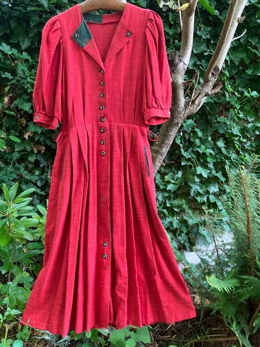 Rotes besticktes vintage - besticktes,