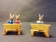 Osterdeko Hasenschule 2 Bänke Holz Erzgebirge?
