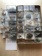 Kleine Sammlung mit Mineralien