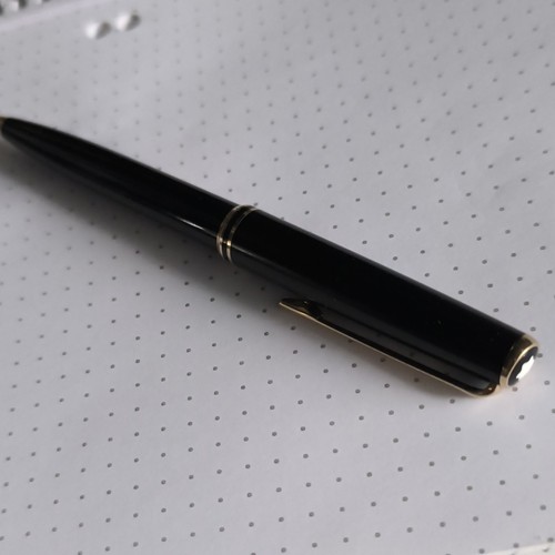 Schwarzer drehbleistift mit - schwarzer,