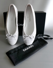 CHANEL Ballerina CC Logo