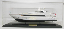 Herpa H0 154437 - Modellyacht CATWALK 1:87 / H0 - mit Sockel/Haube - Gebraucht