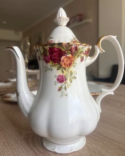 Old country roses royal - old,