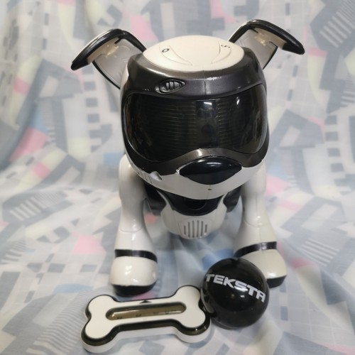 Teksta roboter hund reagiert - teksta,