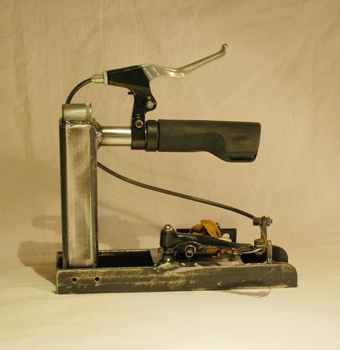 Nussknacker aus fahrradbremse - nussknacker,