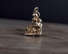 Charms Anhänger Sterlingsilber Ritter in Stockfessel - Galgenhumor & Mittelalter