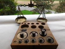 Alte feinwaage aus messing - aus,