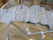 Neu u ungetragen  MIEDER mit Strapsen 85 B Körbchen m Bügel hellblau / graublau