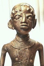 Tribal Art West-Afrika, Kamerun schwere königliche Gelbgussfigur, 2kg 37cm