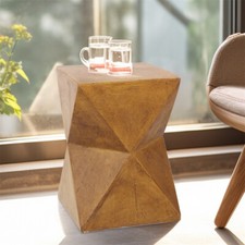 Moderner Beistelltisch mit