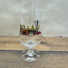 Glas mit Eisenbahn-Motiv