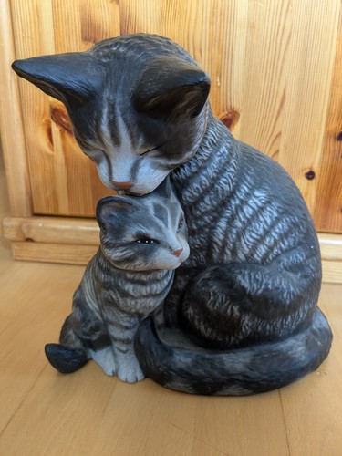Katzenmutter mit kind - **,