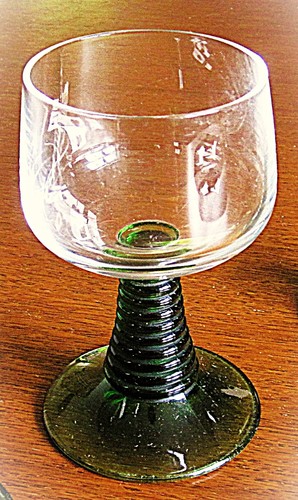 Glas weinrömer grüner - weinrömer,