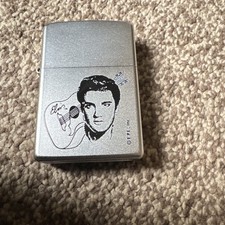 Elvis Gesicht und Gitarre