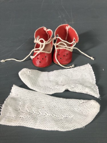 Alte rote puppenschuhe - alte, +
