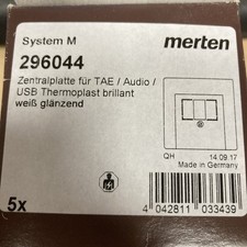 MERTEN SYSTEM M weiß glänzend, Zentralplatte für TAE/Audio/USB