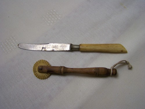Teigrad horn mit holzgriff - horn,