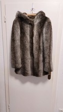 Pelzjacke in Größe 36/38 mit Kapuze